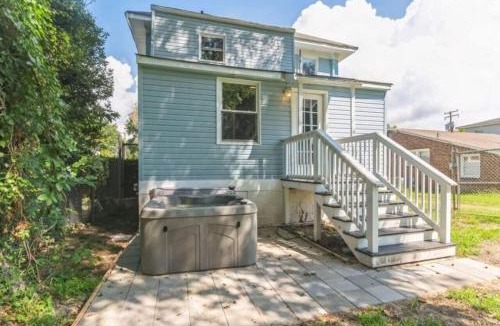 Hampton House | 341 2-homes that sleep 16