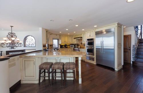 Hollywood House | 3425O Oceanfront Tuscan Villa