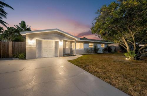 Largo House | 3485 Floral Drive SE