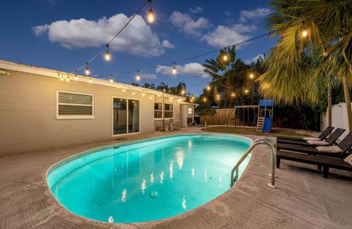 Largo House | 3485 Floral Drive SE