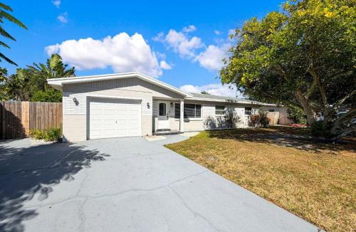 Largo House | 3485 Floral Drive SE