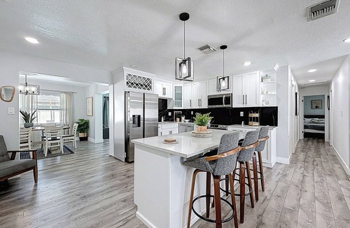 Largo Cottage | 3485 Floral Drive SE