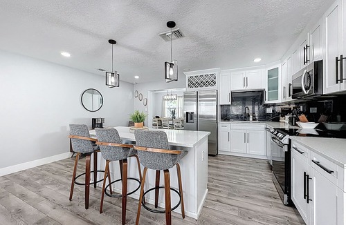 Largo Cottage | 3485 Floral Drive SE