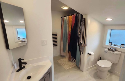 Willsboro Apartment | 349 Reber Sunset Studio