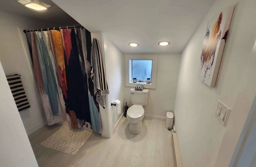 Willsboro Apartment | 349 Reber Sunset Studio