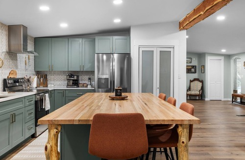 Bourbon Other | 35 Acre Lake Retreat-BBQ-Arcade-Firepit-Fishing