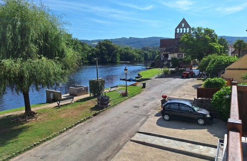 Beaulieu-sur-Dordogne Apartment | 35 m2 apartment facing the Dordogne