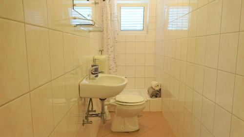Ribarica House | 35 meters from sea Sweat house with garden