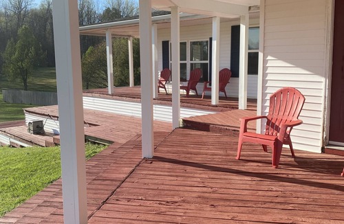 Palmyra House | 35 min to Louisville, 45 to Churchill Downs. Indoor Basketball court.