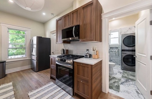 Jersey City Apartment | 35 Mins to NYC, Bright Bohemian 3BR Retreat! Near Newark