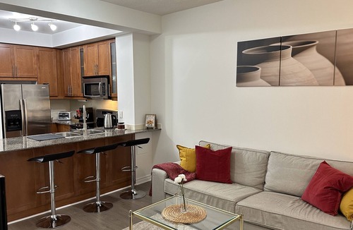 Newtonbrook Condo | 35% OFF! Winter Comfort Oasis &Subway &Parking, Pool,Buzzing Restaurant District