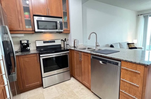 Newtonbrook Condo | 35% OFF! Winter Comfort Oasis &Subway &Parking, Pool,Buzzing Restaurant District