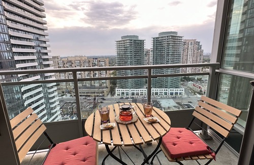 Newtonbrook Condo | 35% OFF! Winter Comfort Oasis &Subway &Parking, Pool,Buzzing Restaurant District