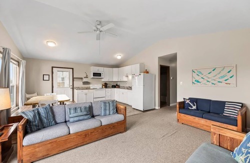 South Nags Head House | 352 Spacious Rooms - Short Walk to the Beach!