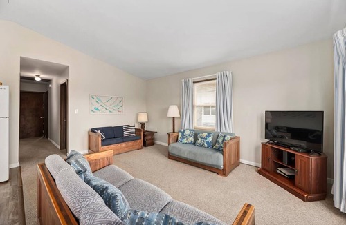 South Nags Head House | 352 Spacious Rooms - Short Walk to the Beach!
