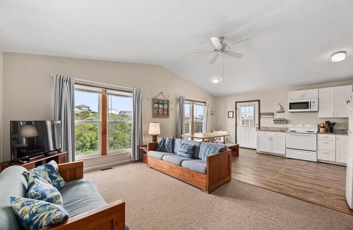 South Nags Head House | 352 Spacious Rooms - Short Walk to the Beach!