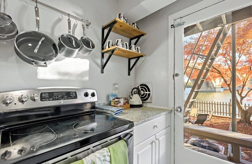 Georgetown Bed & Breakfast | 3524 Water · Million Dollar Views | Georgetown |Patios |Parking