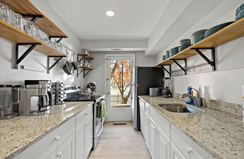 Georgetown Bed & Breakfast | 3524 Water · Million Dollar Views | Georgetown |Patios |Parking