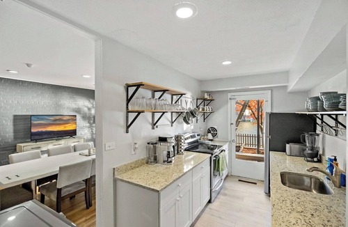 Georgetown Bed & Breakfast | 3524 Water · Million Dollar Views | Georgetown |Patios |Parking