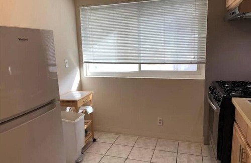 Downtown North Apartment | 357#C Hawthorne 3bedrm/3bth A/C,hardwd,new kitchen