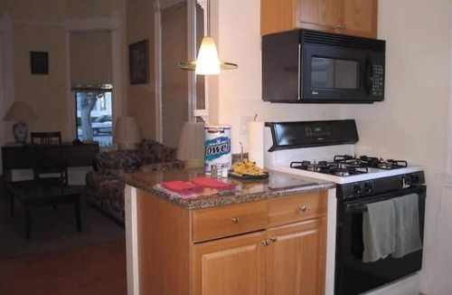 Downtown North Apartment | 357#E downtwn 2bedrm AC hardwd
