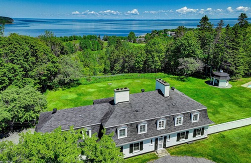 Pointe-au-Pic House | 359 · Les Immeubles Charlevoix - 359