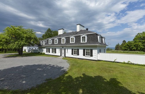 Pointe-au-Pic House | 359 · Les Immeubles Charlevoix - 359