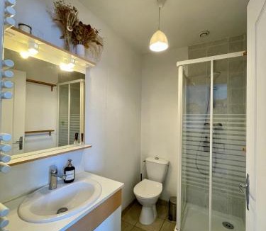 La Madeleine Apartment | 35m2 à la Madeleine: Salon, Cuisine & sdb privés