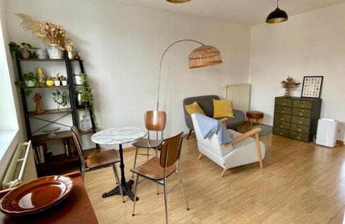 La Madeleine Apartment | 35m2 à la Madeleine: Salon, Cuisine & sdb privés
