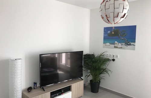 Noisy-le-Grand Apartment | 35m2 new south facing top floor with terrace