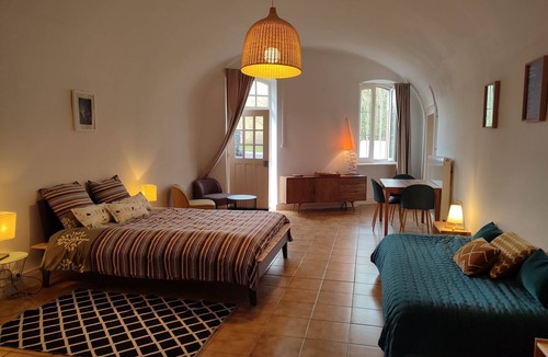 Basse-Rentgen Apartment | 35m2 vaulted studio