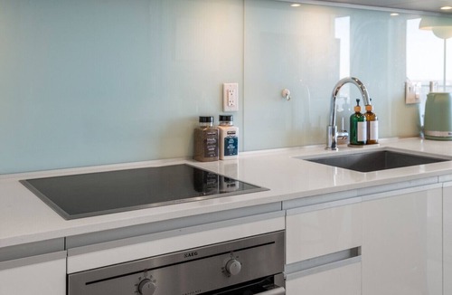 Victoria Park Apartment | 35th FLoor | Gym | Pet Friendly | Heated Parking