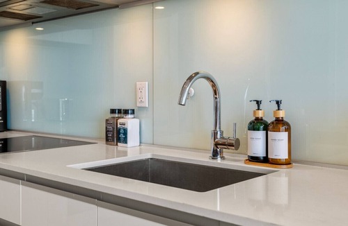 Victoria Park Apartment | 35th FLoor | Gym | Pet Friendly | Heated Parking