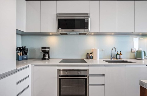 Victoria Park Apartment | 35th FLoor | Gym | Pet Friendly | Heated Parking