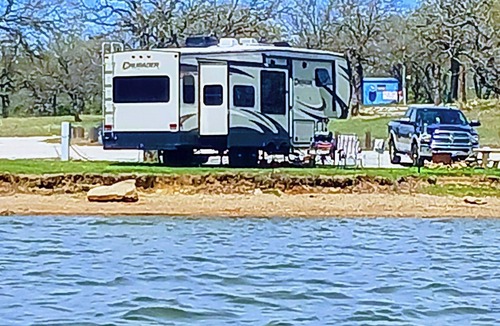 Teulon House | 36 Ft Fifthwheel RV Camper for rent. 3 slide-outs. Cozy upgraded & Pet friendly.