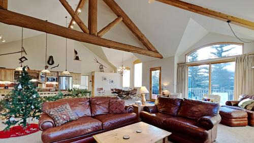 Corinthian Hills House | 36 James Court