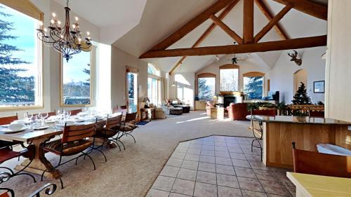 Corinthian Hills House | 36 James Court