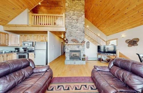 Greenwood Cabin | 360 Degree Mountain Views- Where Sunsets Steal the Show. Dog Friendly