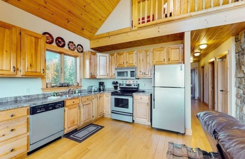 Greenwood Cabin | 360 Degree Mountain Views- Where Sunsets Steal the Show. Dog Friendly