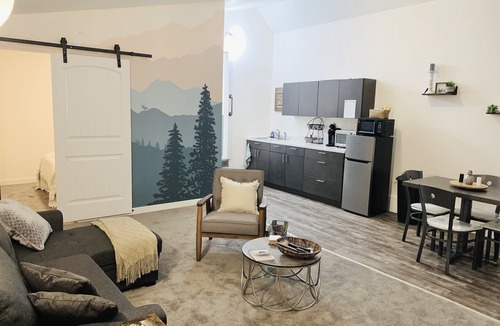 Belgrade Apartment | 360 degree Mountain Views in quiet setting