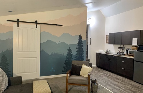 Belgrade Apartment | 360 degree Mountain Views in quiet setting