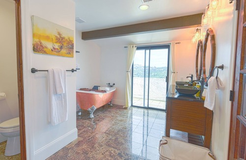 Fallbrook House | 360 View Mountaintop Villa