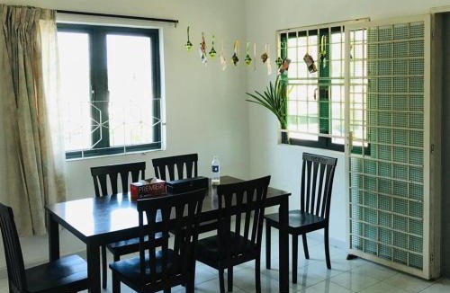 Taman Kota Laksamana House | 365 by D'Laksamana