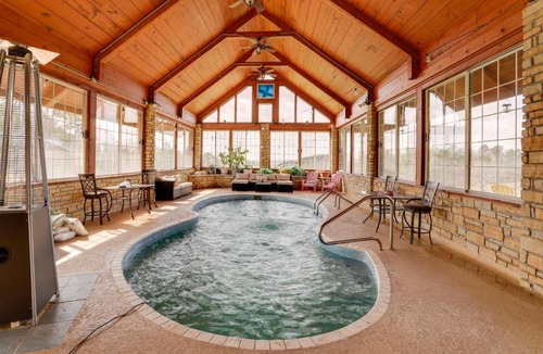 Fairfield Bay House | 366 Shared Acres, Lake Access: Ozark Getaway!