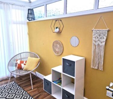 Weston on Trent House | #37 Elegant & Spacious Home for 6