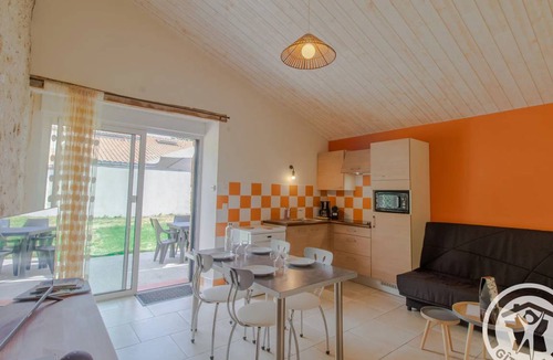Saint-Christophe-du-Bois House | 37 m² House ∙ 1 bedroom ∙ 4 guests