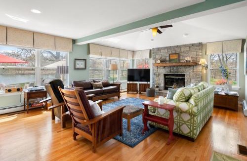 Stonington House | 37 Wamphassuc Rd Château Stonington