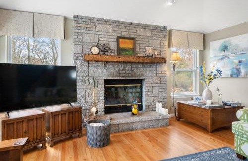 Stonington House | 37 Wamphassuc Rd Château Stonington