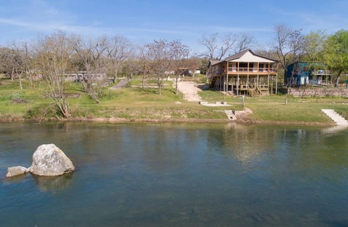 New Braunfels House | 372 m² House ∙ 6 bedrooms ∙ 28 guests