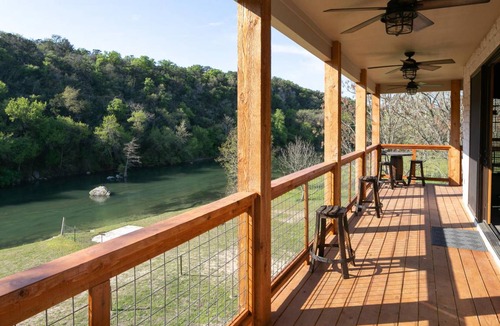 New Braunfels House | 372 m² House ∙ 6 bedrooms ∙ 28 guests